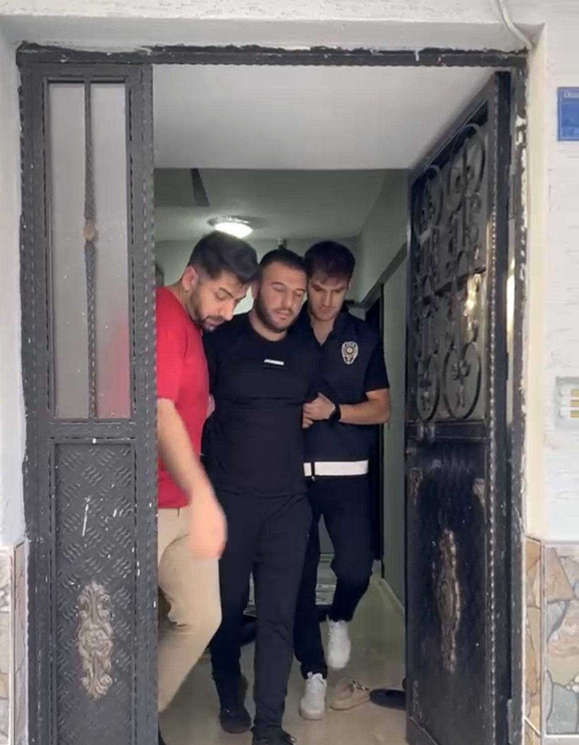 Bursa'da Firarilere Karşı Sıkı Güvenlik Önlemleri: Toplam 50 Yıl Hapisle Aranan 3 Hükümlü Yakalandı
