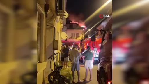 Büyükada’da 3 katlı binanın çatı katında yangın: 2 kişi dumandan etkilendi
