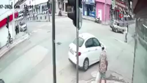 Çarşıda Zihinsel Engelli Bir Şahıs Kendini Yaktı: Kameralara Yansıyan Korkutucu Anlar