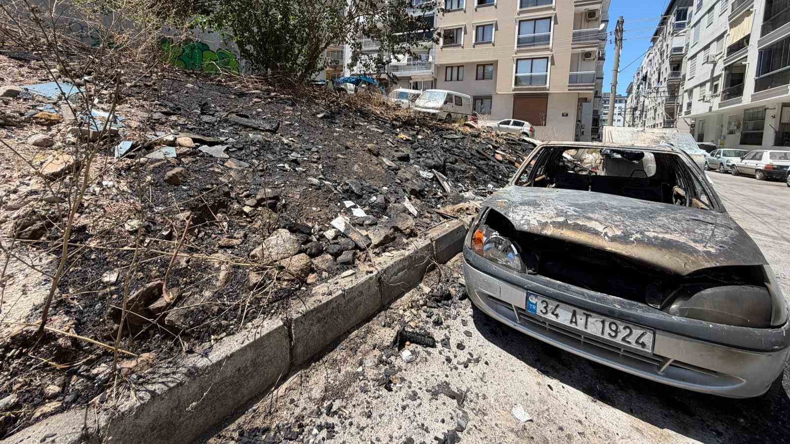 Çöplük Alanında Çıkan Yangın Otomobili Küle Çevirdi