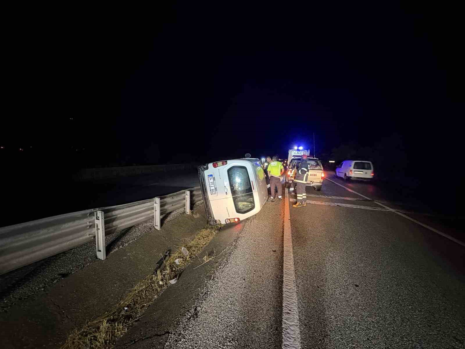 D100’de hafif ticari araç devrildi, şoför kayıplara karıştı