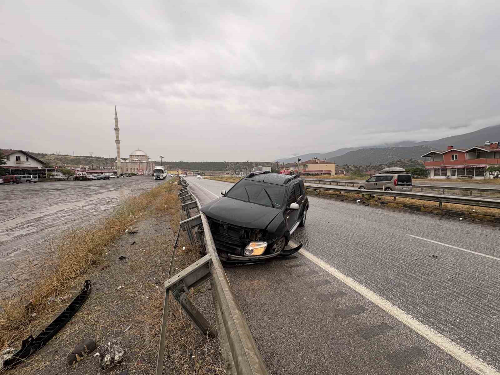 D100’de sağanak yağış çok sayıda kazaya neden oldu