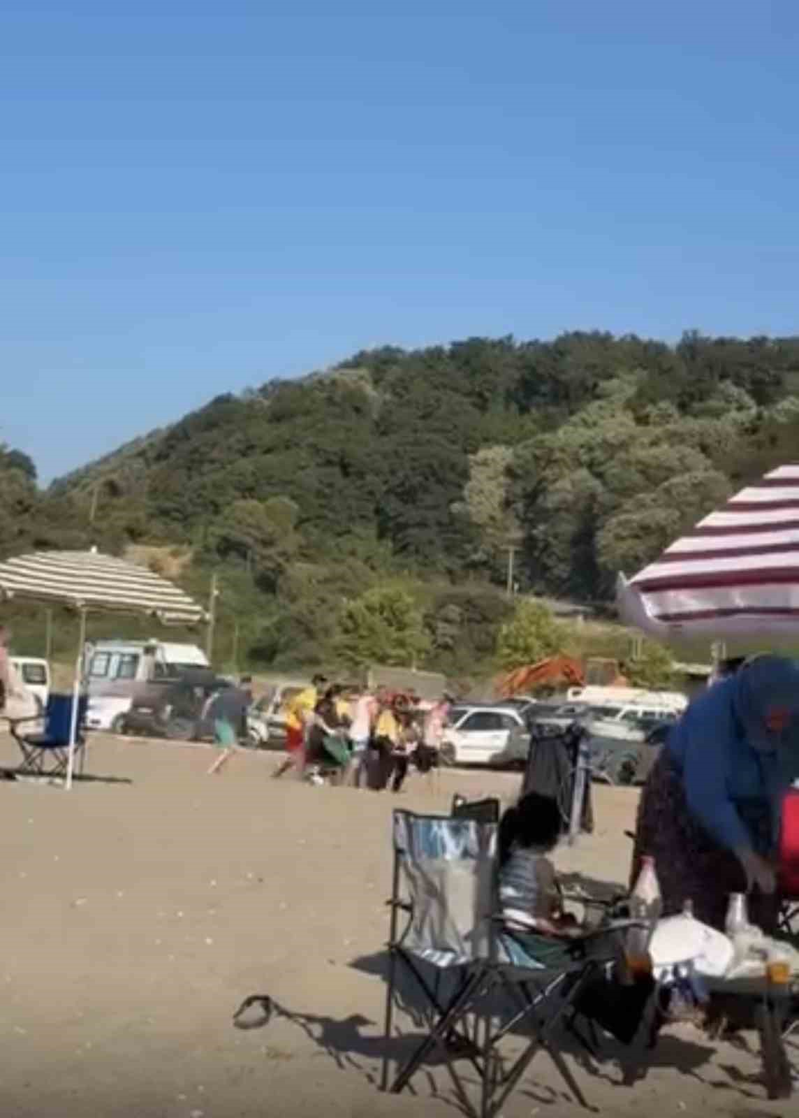 Denizde boğulma tehlikesi geçiren kişiyi vatandaşlar kurtardı