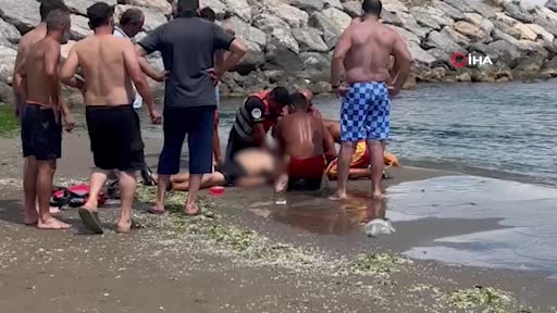 Denizde kötüleşen vatandaşa dakikalarca kalp masajı yapıldı