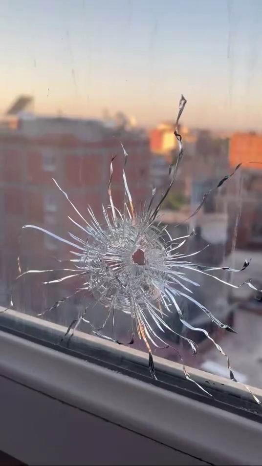 Diyarbakır’da bir konutun penceresine kurşun isabet etti