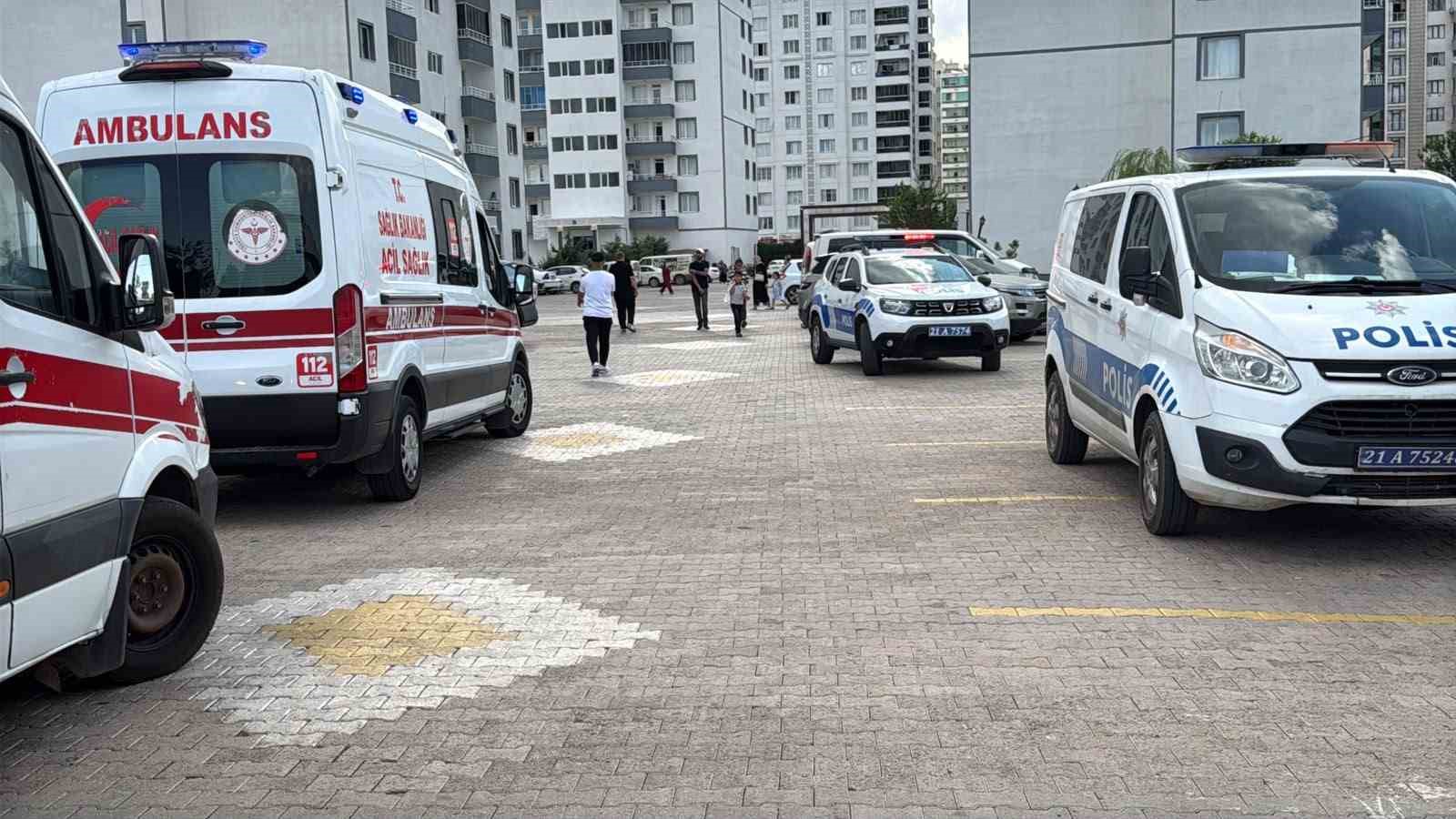 Diyarbakır'da Ev Yangını: 1 Kişi Dumandan Zararlandı