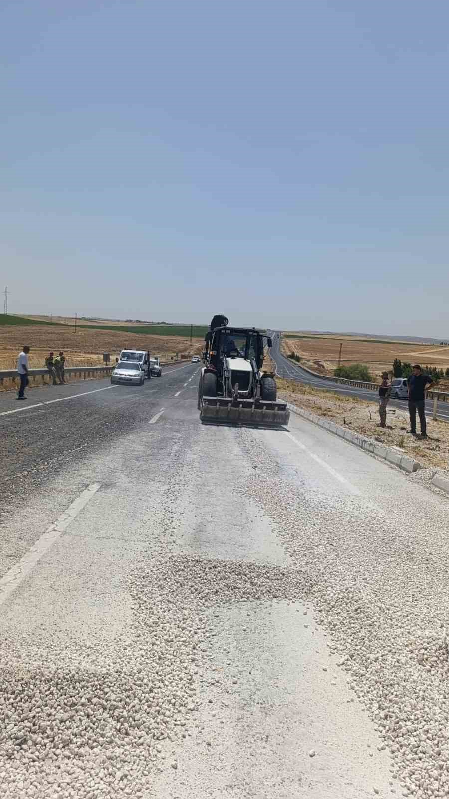 Diyarbakır’da hafriyat kamyonu devrildi: 1 yaralı