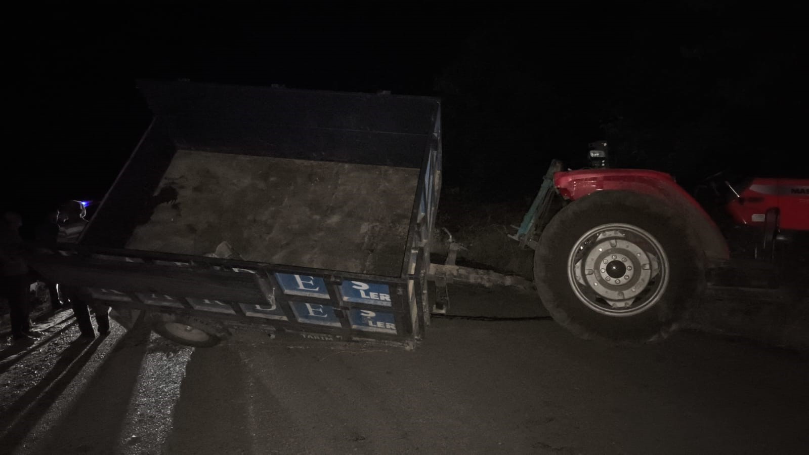 Elazığ’da traktörle araba çarpıştı: 3’ü ağır 10 yaralı