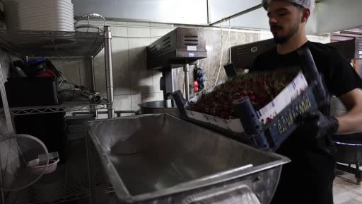 Elazığ’ın Tescilli Lezzeti Vişne Dondurmasına Yoğun İlgi