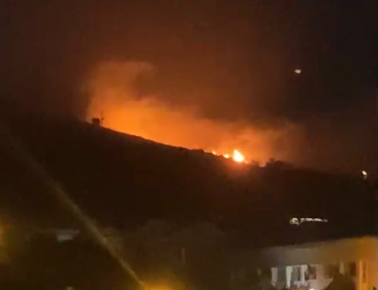 Erdek’te yüksek tansiyon sınırına yıldırım düşmesi sonucu yangın çıktı