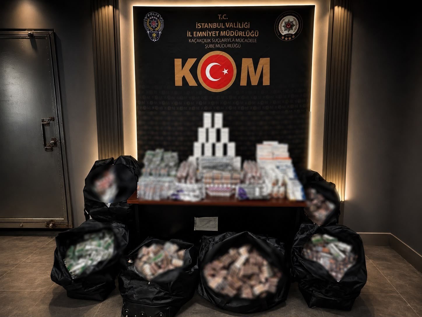Fatih’te kaçak tıbbi ilaç operasyonu: 98 bin 632 tablet ele geçirildi, 2 kuşkulu gözaltına alındı