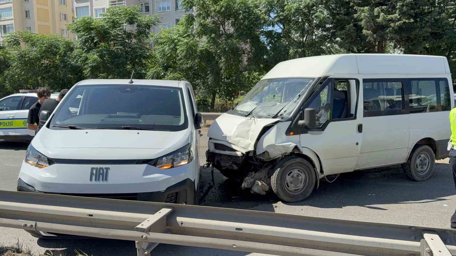 Gebe eşini hastaneye götürürken kaza yapan araca çarptı: 3 yaralı