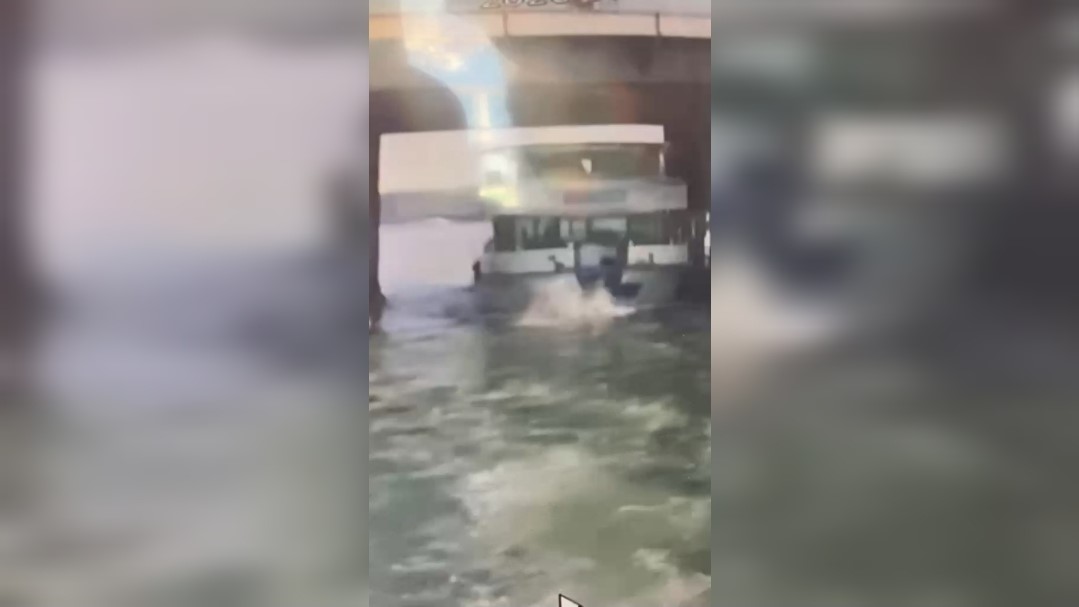 Gemi çalışanının hayatını kaybettiği kazanın imgeleri ortaya çıktı