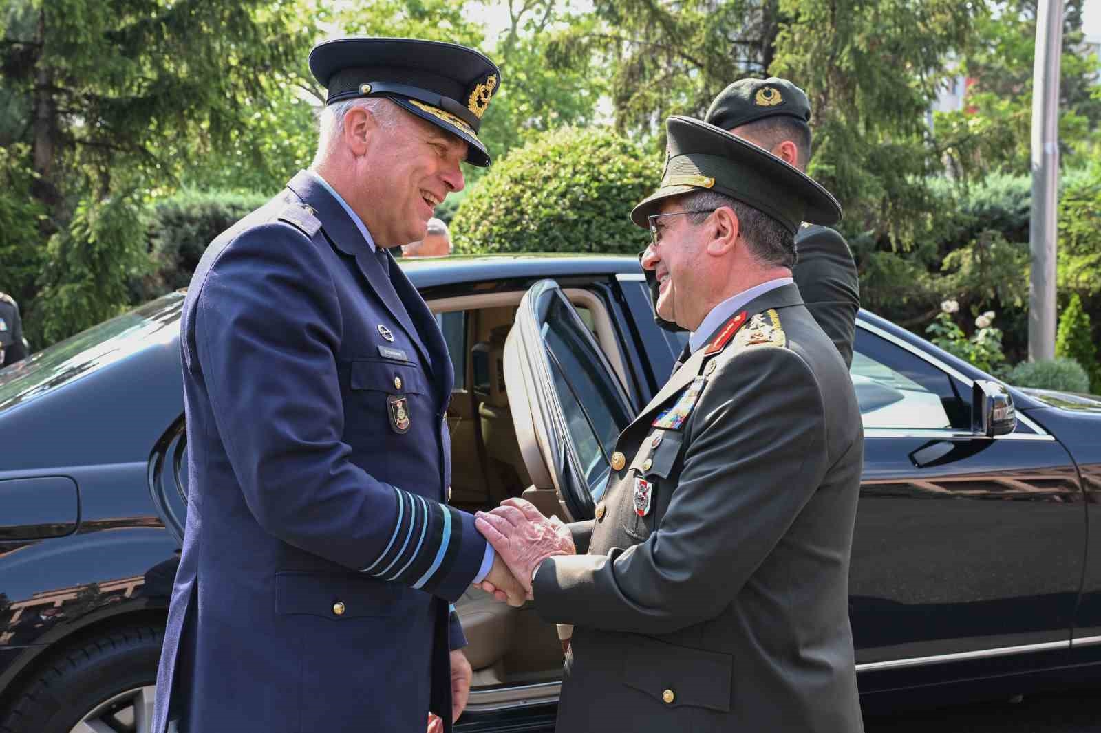 Genelkurmay Başkanı Orgeneral Bayraktaroğlu'nun Hollandalı Mevkidaşıyla Görüşmesi