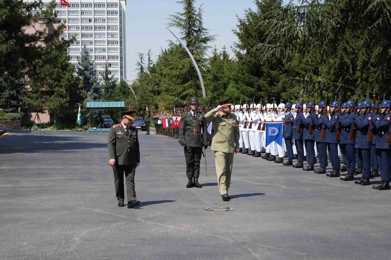 Genelkurmay Başkanı Orgeneral Bayraktaroğlu, Pakistan Savunma Kuvvetleri Kumandanı Munir ile görüştü