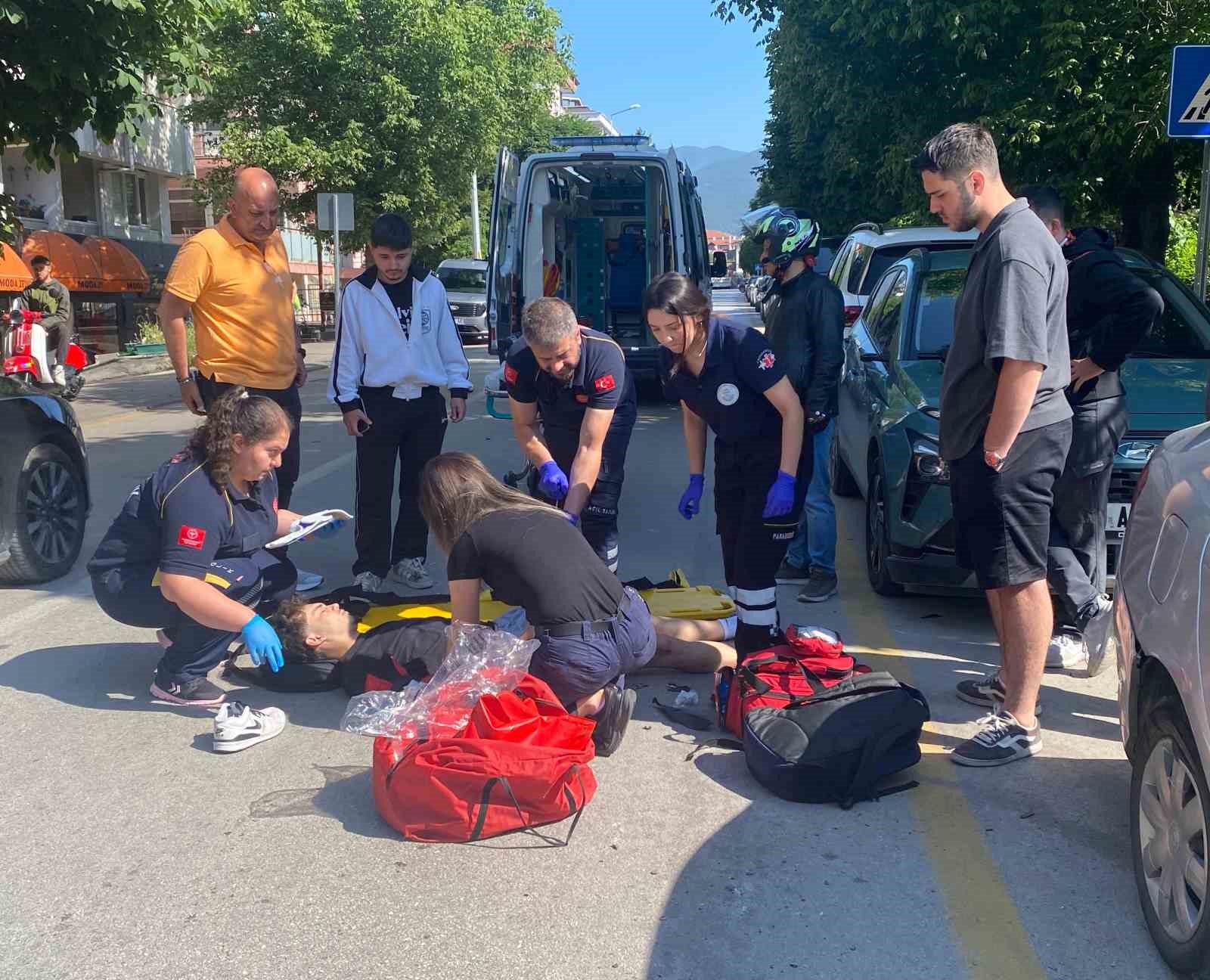 Hafif Ticari Araçla Çarpışan Motosikletli Yaralandı