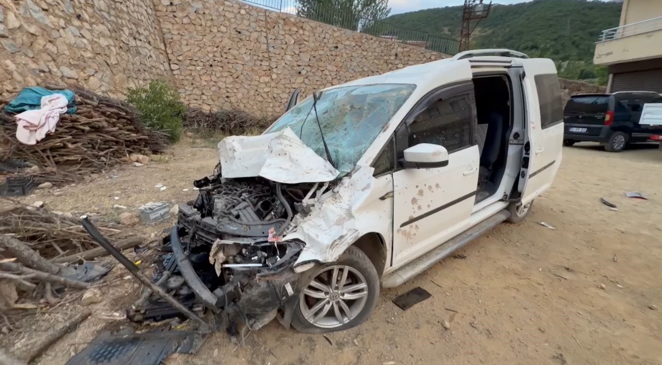 Hakkari'de Trafik Kazası Sonrası 3 Yaralı