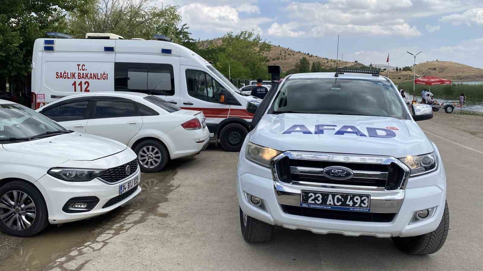 Hazar Gölü’nde seyahat teknesi battı: 7 kişi kurtarıldı