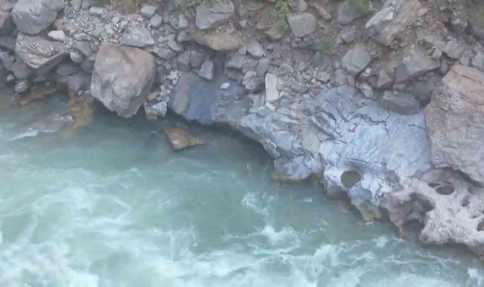 "Huzur buldum" dediği Habur Çayı’nda kaybolan genci arama çalışmaları sürüyor