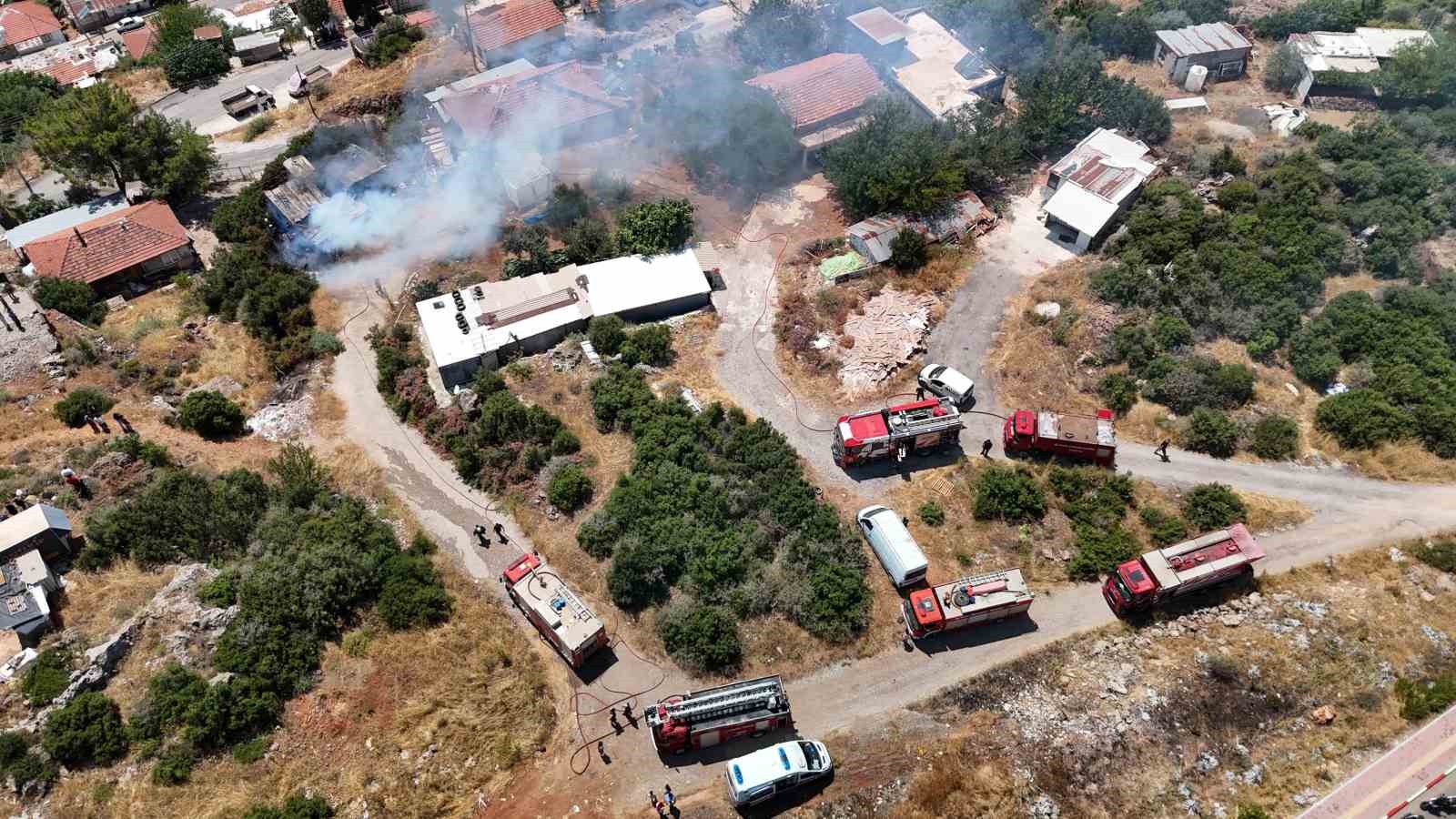 İnşaat Malzemeleri Barakasının Alevlere Teslim Oluşu