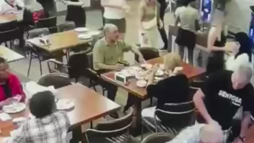 İstanbul'da Restoranlarda Çantasını Çalan Çocuk Hırsız Güvenlik Kamerasında