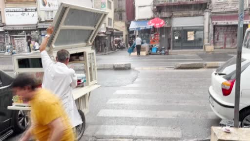 İstanbul’da sağanak yağış tesirli oluyor