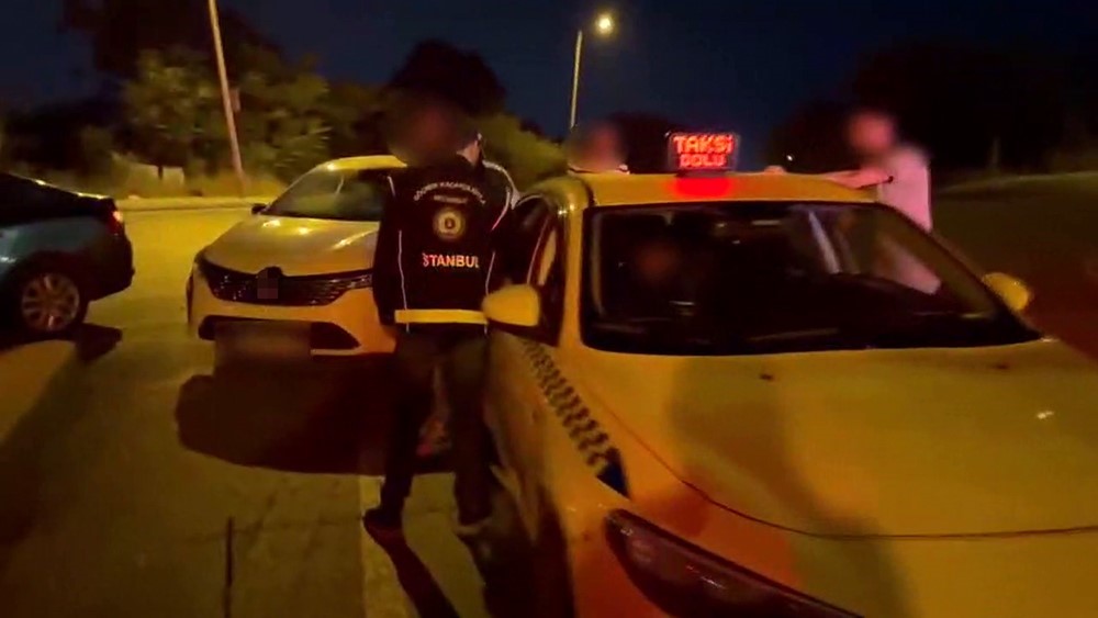 İstanbul’da şok meskenlerinde ve 2 takside 39 kaçak göçmen yakalandı