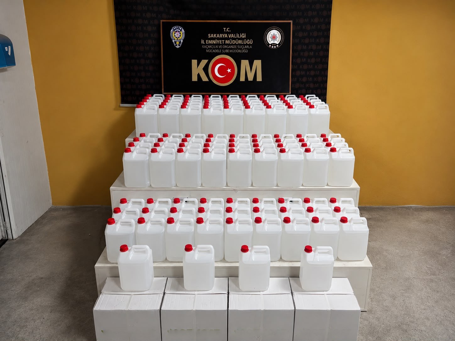 İstanbul’dan Ankara’ya 1 tonluk etil alkol sevkiyatı Sakarya’da engellendi
