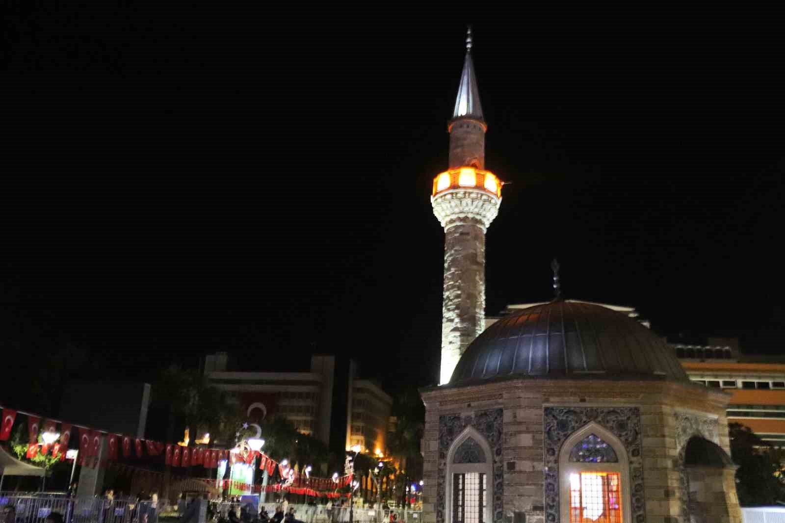 İzmir’de tüm mescitlerden birebir anda sela sesi yükseldi