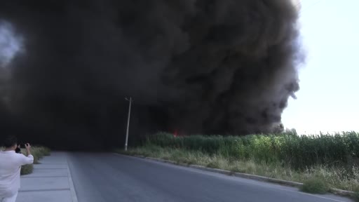 İzmir Geri Dönüşüm Fabrikasında Çıkan Yangın Korku Yarattı