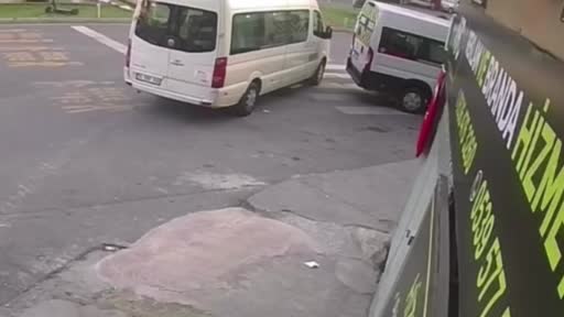 Kağıthane’de Türk bayrağını yere attı: 11 cürüm kaydı bulunan kuşkulu yakalandı