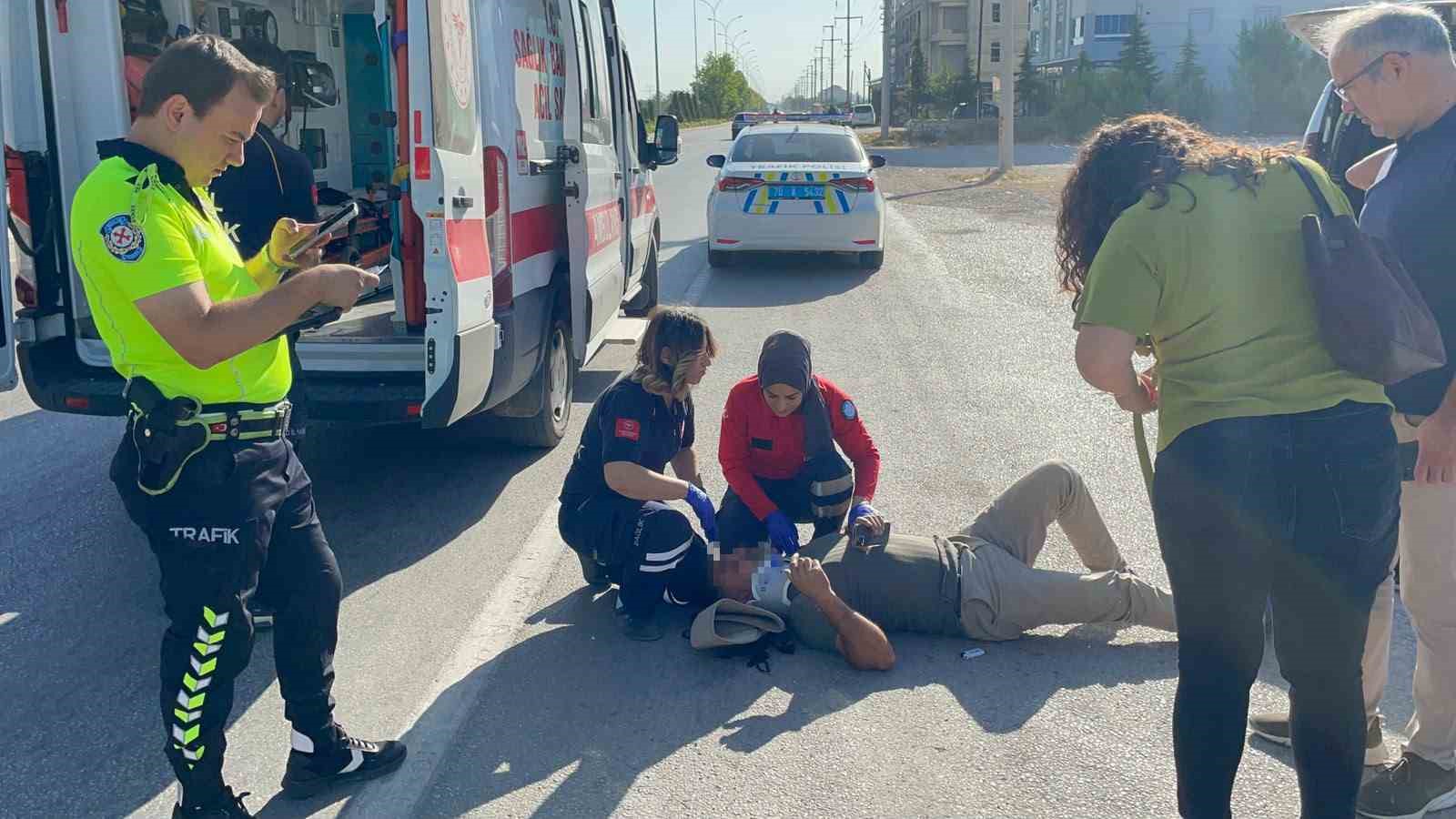 Karaman’da hafif ticari araçla çarpışan motosikletin şoförü yaralandı