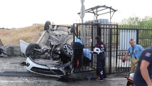 Karaman'da Takla Atan Otomobildeki 4 Üniversite Öğrencisi Yaralandı