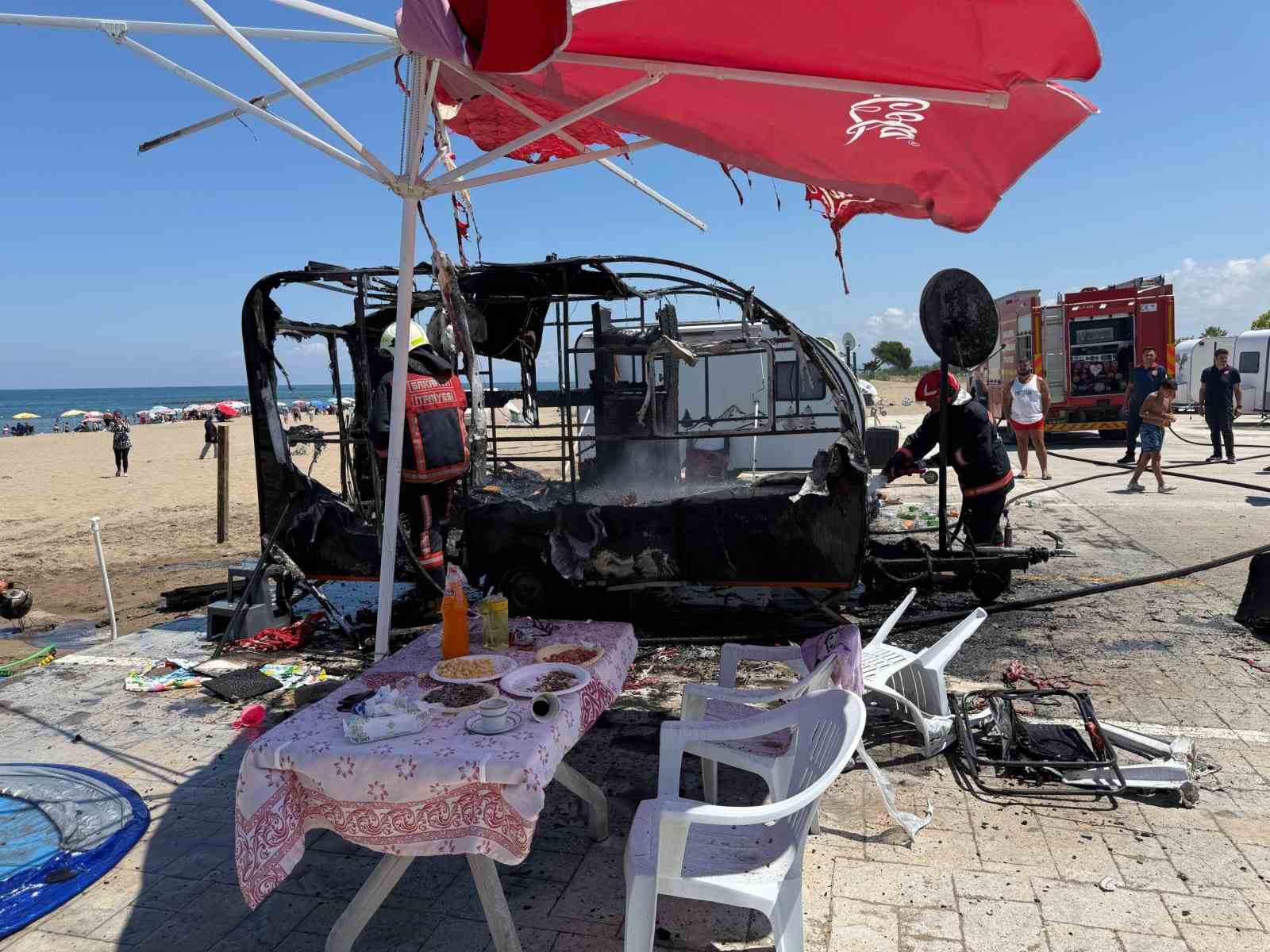Karavanda çıkan yangın motosiklete sıçradı, geriye demir yığını kaldı