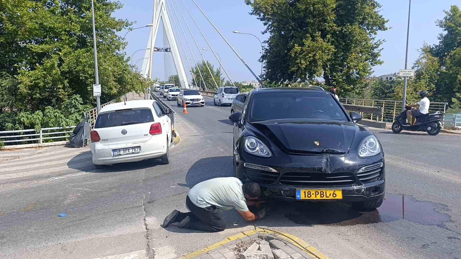 Karşı yola geçmek için alt geçidi kullanmadı, kaza kaçınılmaz oldu