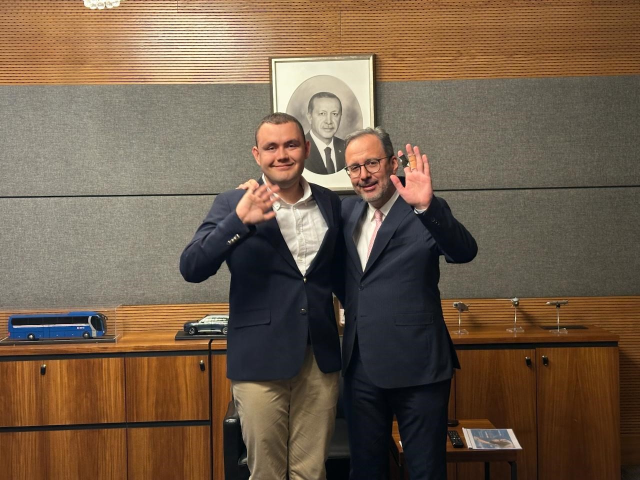 Kasapoğlu’ndan İzmirli atlete tebrik