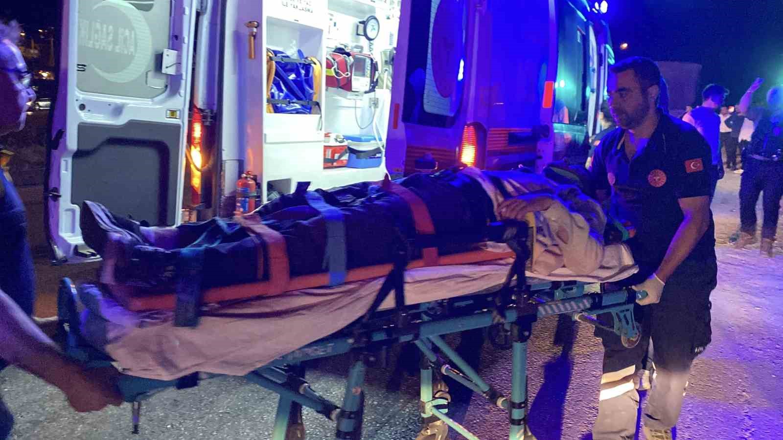 Kastamonu’da Tofaş Otomobilinin Tıra Çarpması ve Yaralılar