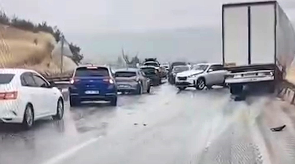 Kastamonu’da zincirleme trafik kazası kamerada