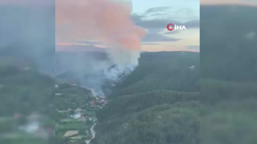 Kastamonu’daki orman yangınına müdahale helikopter kamerasında
