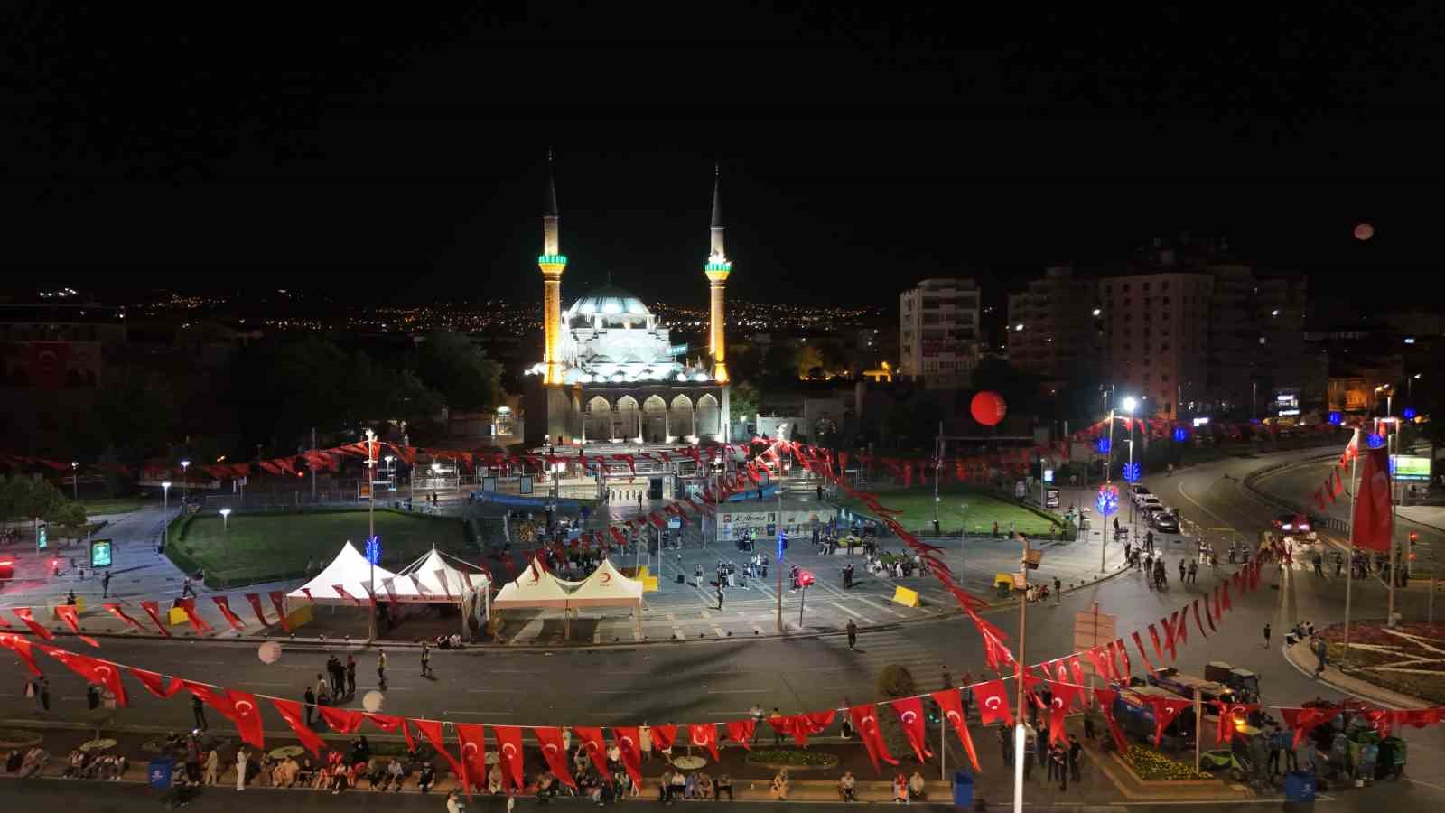 Kayseri’de 15 Temmuz’un yıl dönümünde mescitlerden sela yükseldi