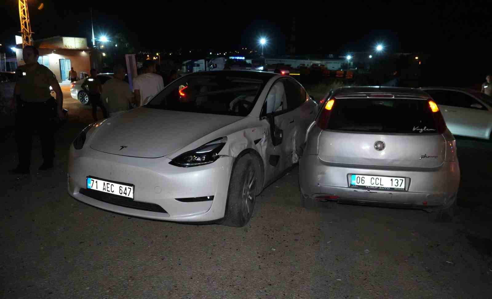 Kırıkkale’de iki araba çarpıştı: 4 yaralı