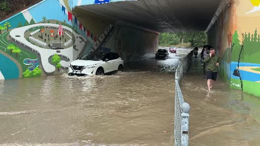 Kocaeli’de sağanak alt geçidi suyla doldurdu