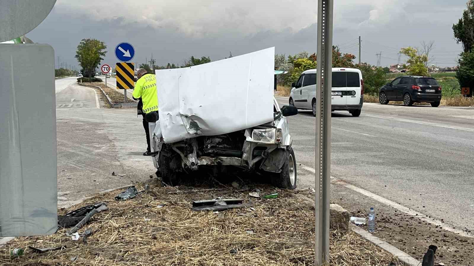 Konya’da arabalar çarpıştı: 1’i ağır 5 yaralı