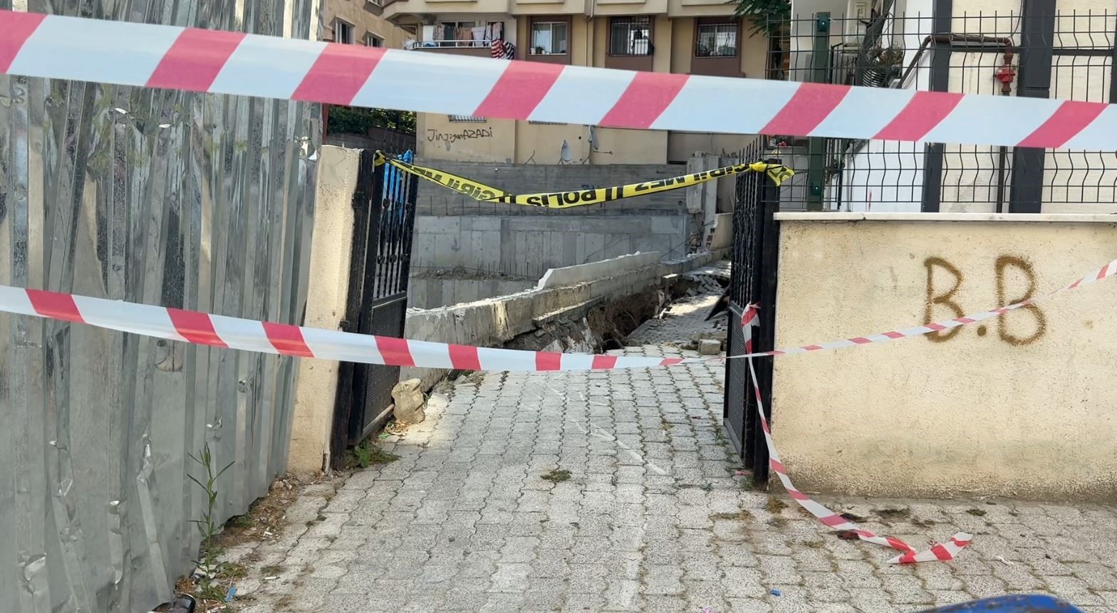 Küçükçekmece İnşaat Temelinde Göçük Olayı Paniğe Neden Oldu