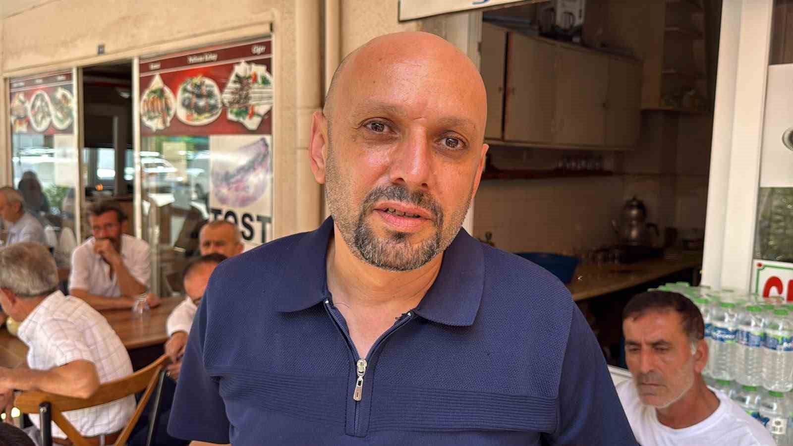 Kumarbaz bekçi, boşanma kademesindeki eşini kızının yanında uyurken öldürmüş