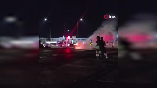 Kütahya'da Alev Alev Yanan Araca İtfaiye Ekipleri Müdahale Etti