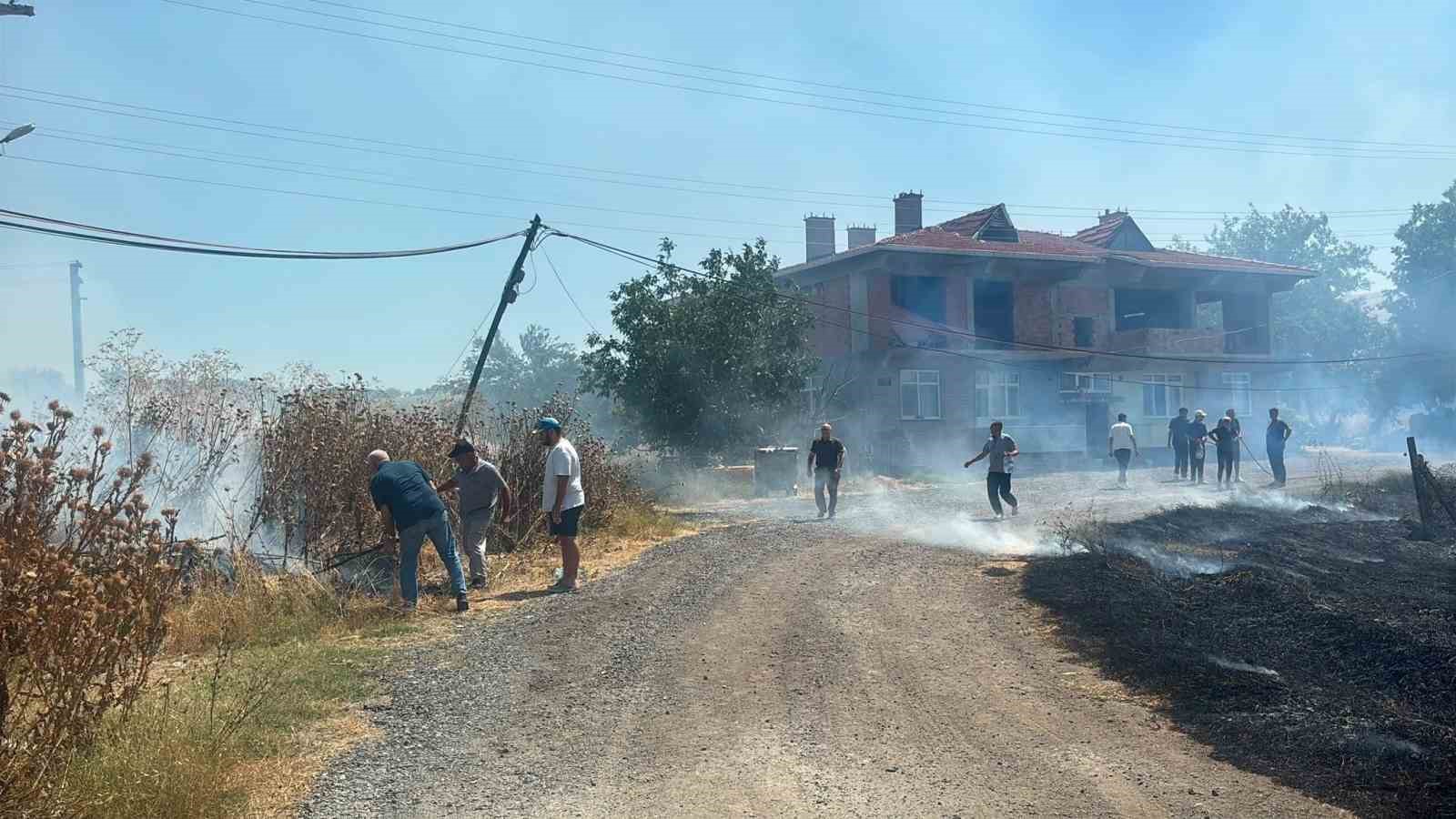 Lüleburgaz’da otluk alan ve anız yangını söndürüldü