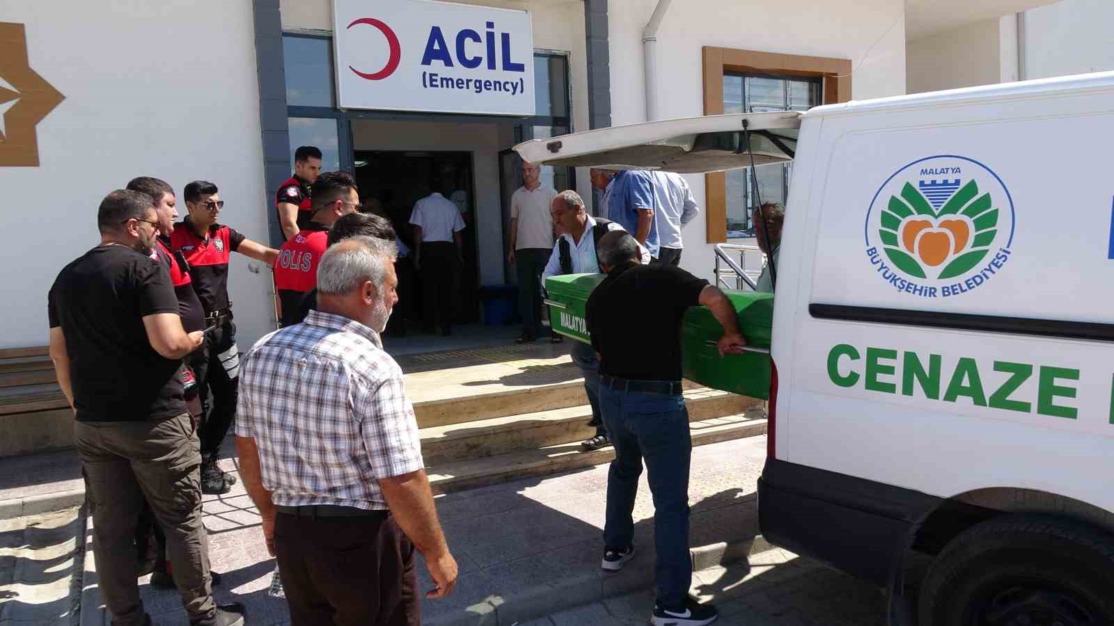 Malatya’da bahçesinde başından vurulmuş halde bulunan adam hayatını kaybetti