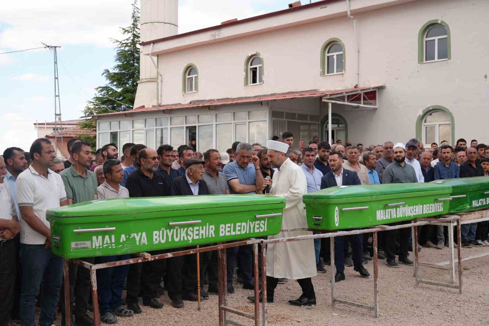 Malatya'da Trafik Kazasında Hayatını Kaybeden Aile Toprağa Verildi