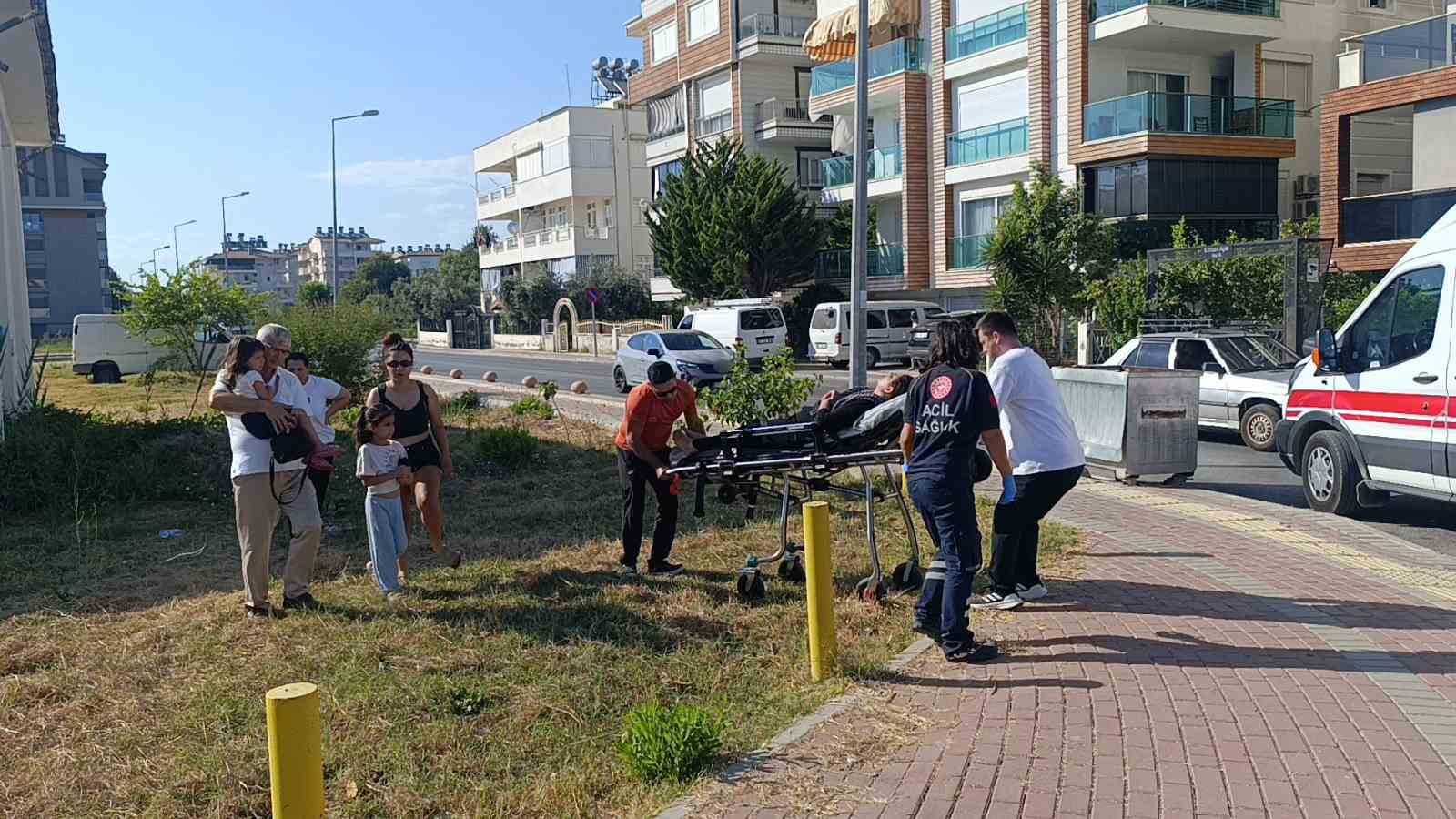 Manavgat’ta ticari taksi ile araba çarpıştı: 4 yaralı